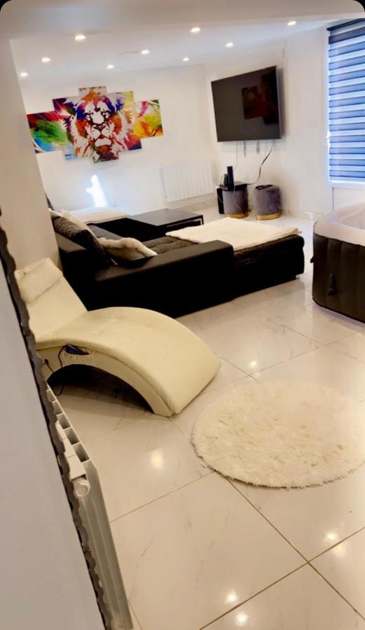 Love Room Givors Exterior photo