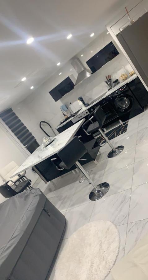 Love Room Givors Exterior photo