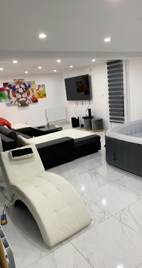 Love Room Givors Exterior photo